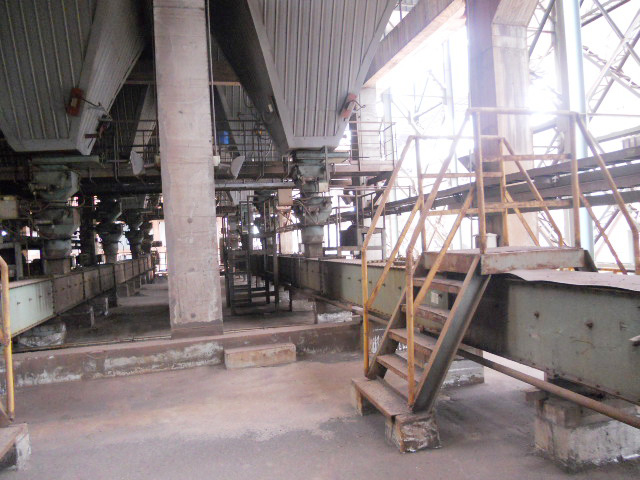 寶鋼股份高爐1#礦槽雙層閥、插板閥刮板機(jī)、斗提機(jī)
